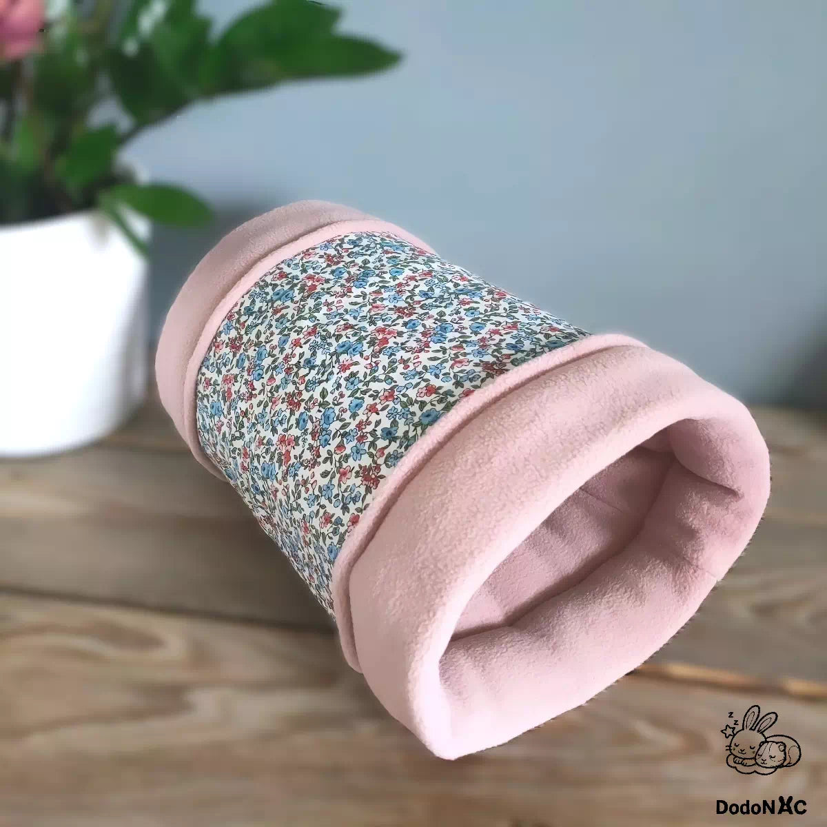 tunnel multifonction dodoNAC lit douillet, cachette ou tunnel de jeu avec tissu fleurs et polaire rose blush pour petits rongeurs, cochon d'inde, rat, furet réversible personnalisable et fait main