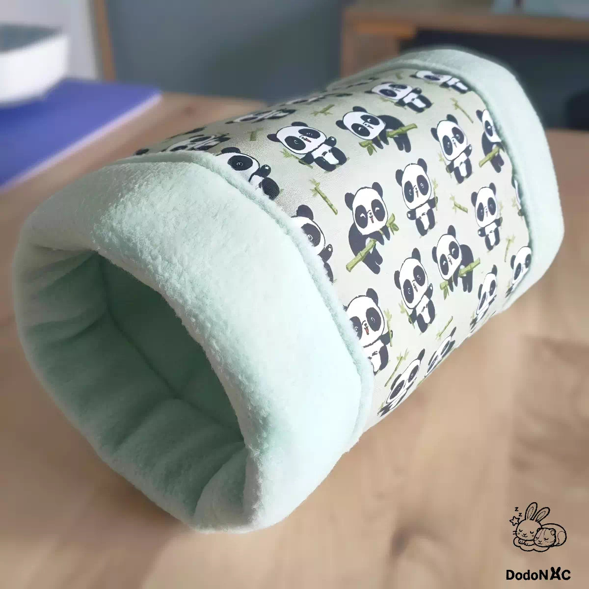 tunnel multifonction dodoNAC lit douillet, cachette ou tunnel de jeu avec tissu panda et polaire menthe pour petits rongeurs, cochon d'inde, rat, furet réversible personnalisable et fait main
