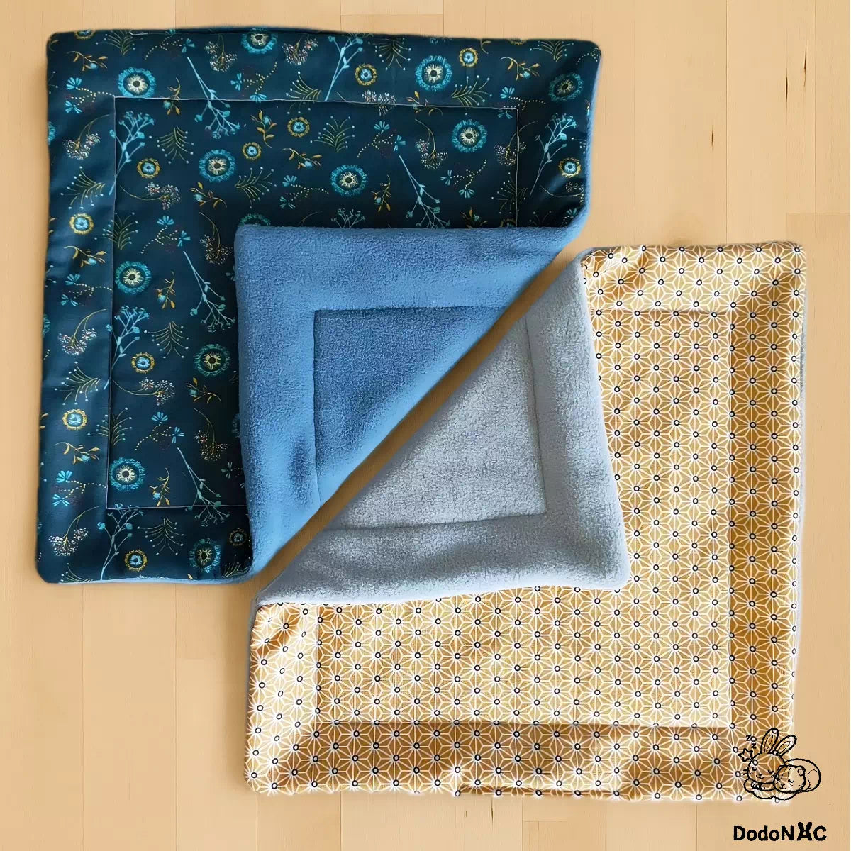 Pee pad tapis litiére et absorbant lavable taille M (30x30cm) dodoNAC pour rongeurs, chinchilla, cochon d'inde, lapins, rat, furet fait main et personnaliser présenté avec deux tissus différent