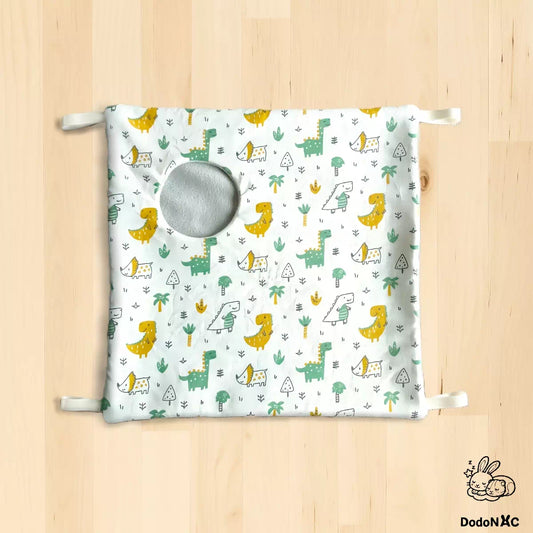 hamac cachette dodoNAC taille M (30x30cm) présenté à plat, lit douillet fait main pour rat, gerbille, octodon avec ouverture ronde