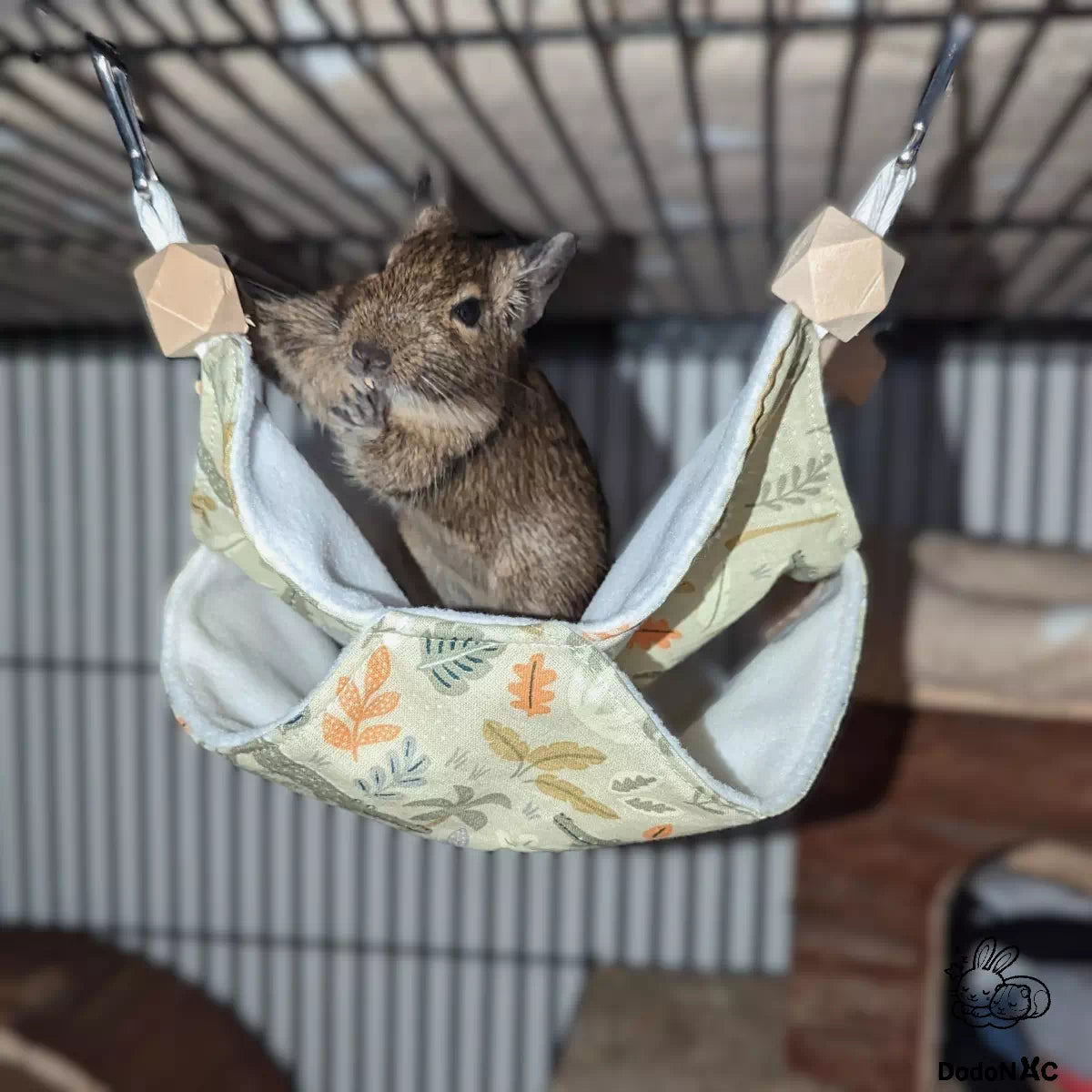 hamac double taille S confortable dodoNAC suspendu dans une cage avec une gerbille dedans