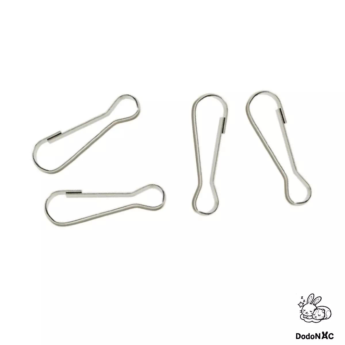 Crochets d'attache mousquetons en acier inoxydable pour hamacs suspendus présenté sur fond blanc