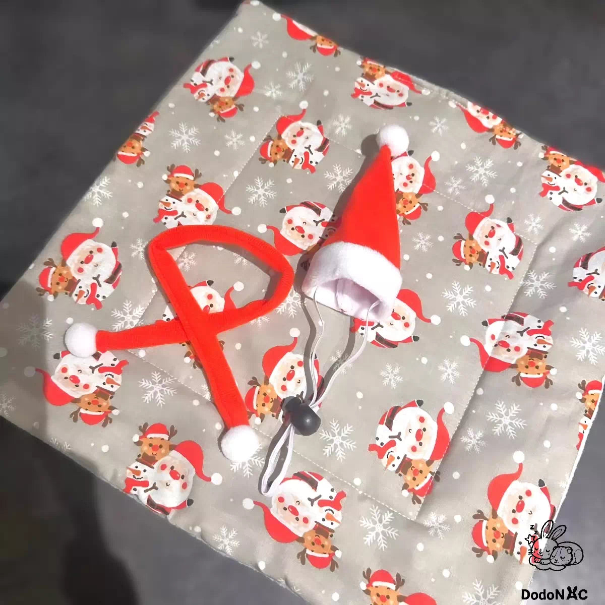 Pee pad tapis litiére et absorbant lavable taille M (30x30cm) dodoNAC pour rongeurs, chinchilla, cochon d'inde, lapins, rat, furet fait main et personnaliser présenté avec un tissu spécial Noël
