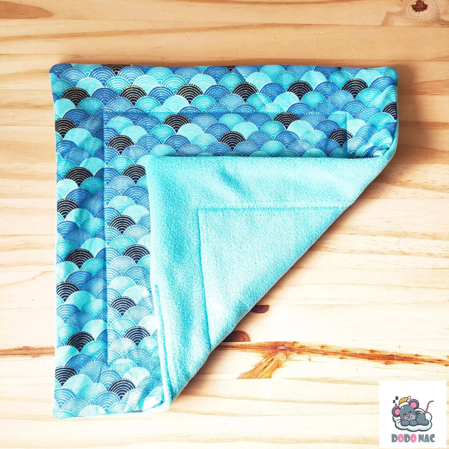 Tapis litière pee pad en polaire pour rongeurs, conçu pour offrir une solution absorbante et confortable pour vos animaux. Ce tapis est idéal pour les cages de petits animaux, garantissant un environnement propre et agréable tout en étant facile à nettoyer