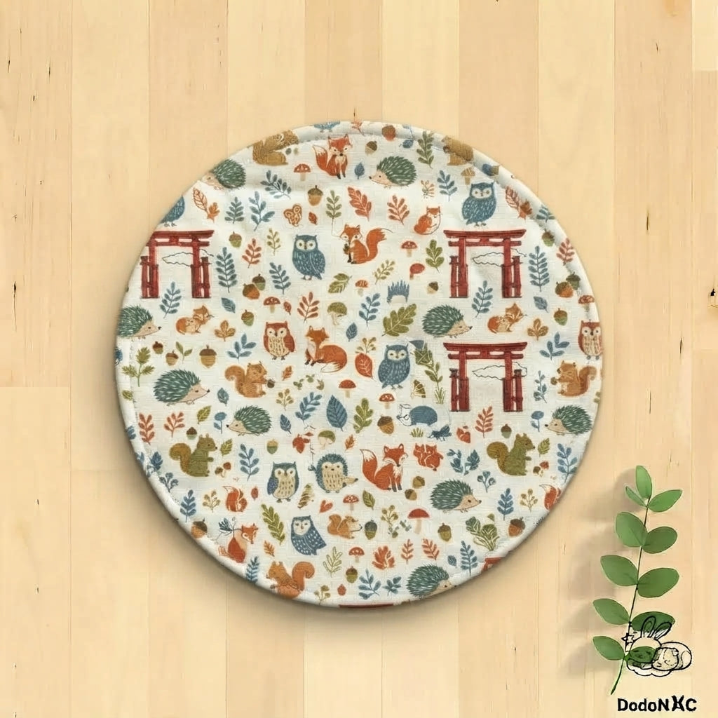 Pee pad rond absorbant de 30 cm pour rongeurs et NAC avec un motif de forêt japonaise (renards, hiboux, torii), idéal pour le fond de cage ou les abris.