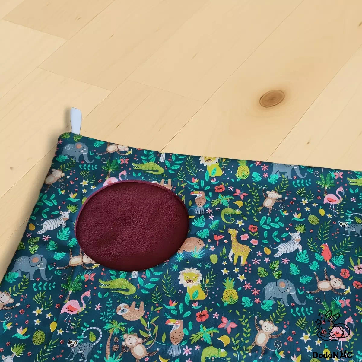 Zoom de l’entrée ronde du hamac cachette DodoNAC taille L (40x40cm), ouverture renforcée en tissu coton et polaire douce pour rat, furet et chinchilla