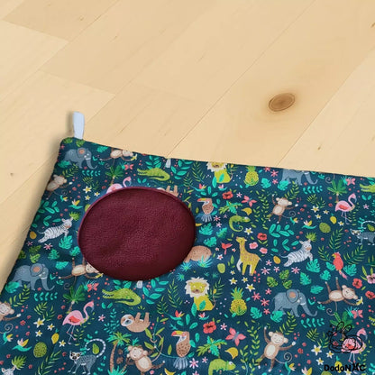 Zoom de l’entrée ronde du hamac cachette DodoNAC taille L (40x40cm), ouverture renforcée en tissu coton et polaire douce pour rat, furet et chinchilla