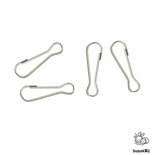 Crochets d'attache mousquetons en acier inoxydable pour hamacs suspendus présenté sur fond blanc